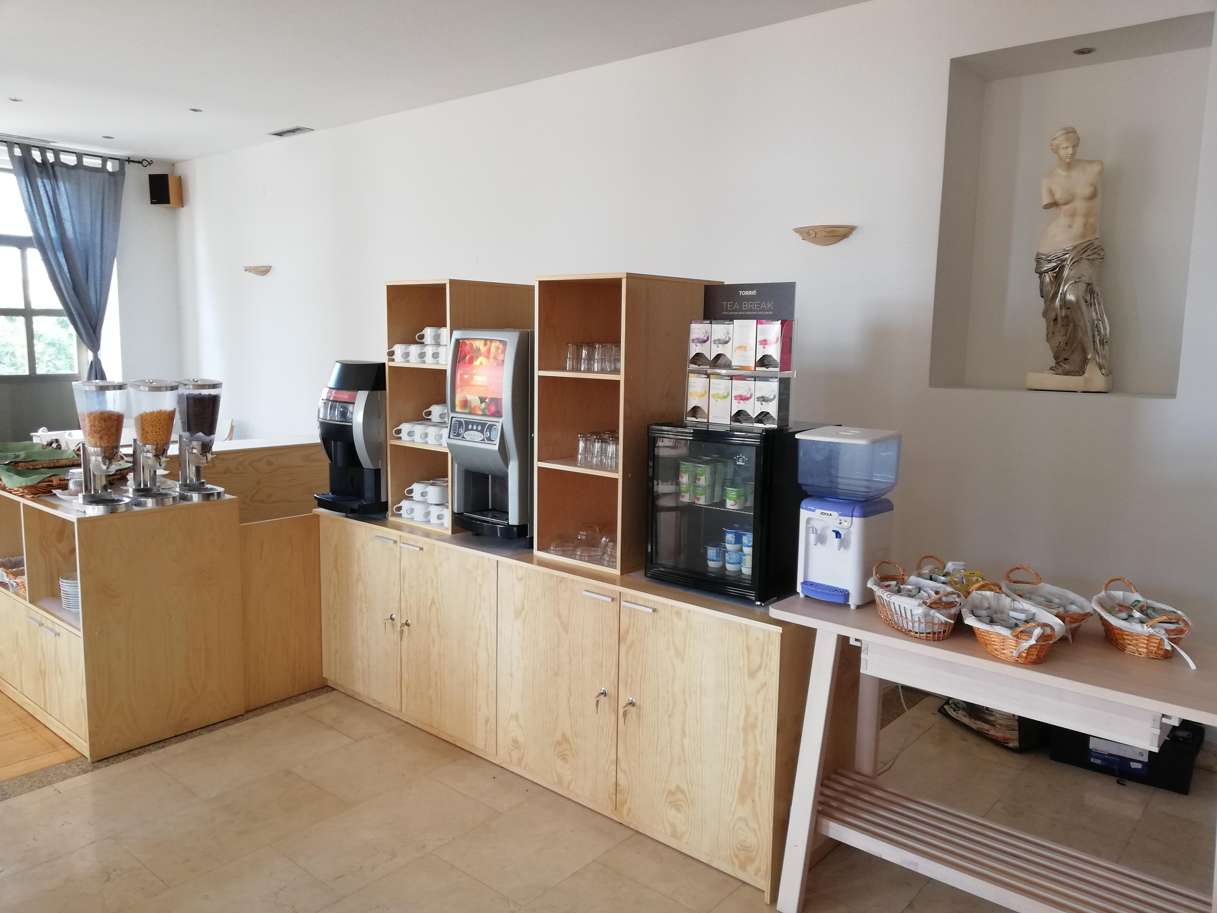 Hotel La Fontaine Езмориз Екстериор снимка
