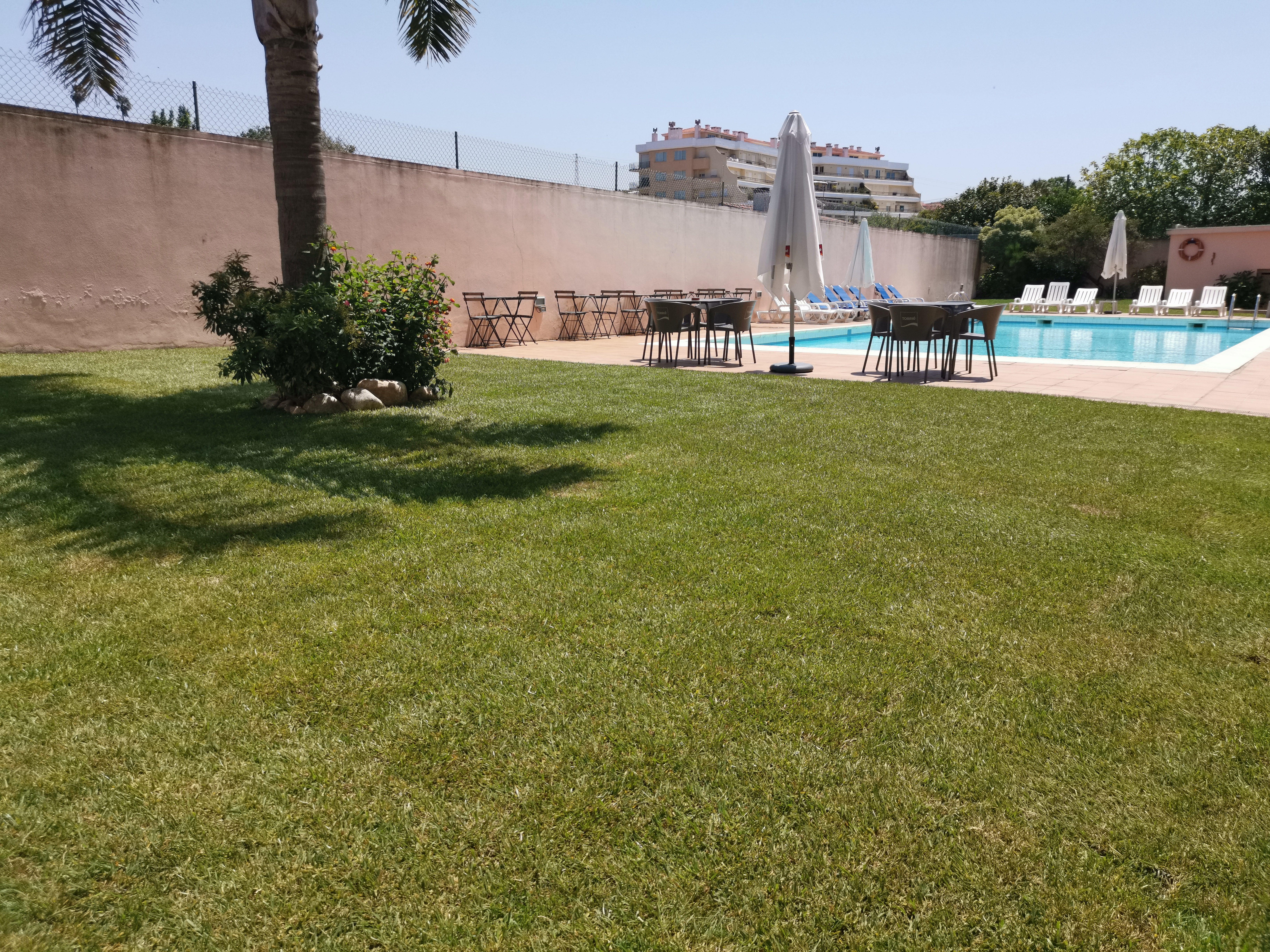 Hotel La Fontaine Езмориз Екстериор снимка