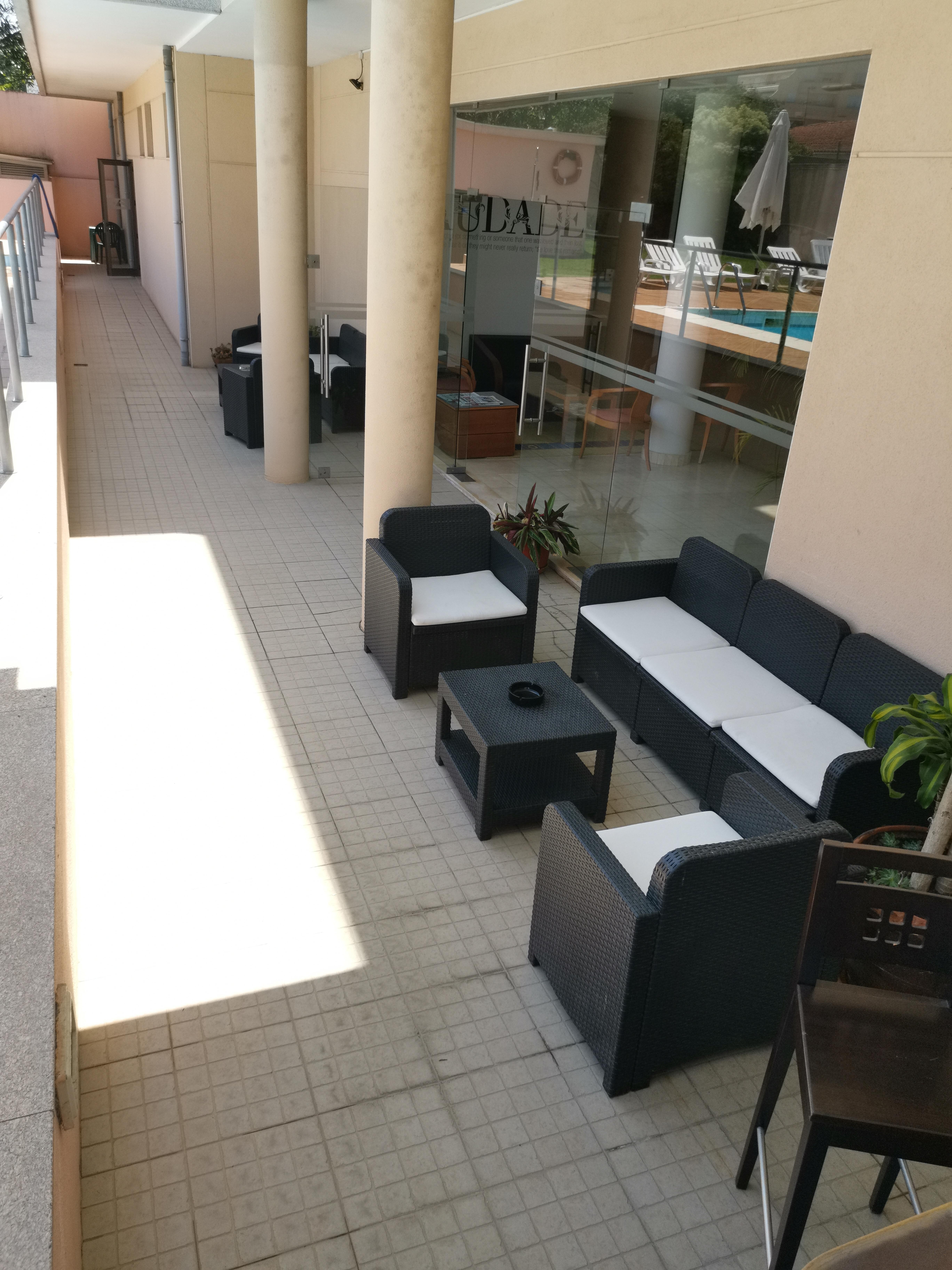 Hotel La Fontaine Езмориз Екстериор снимка