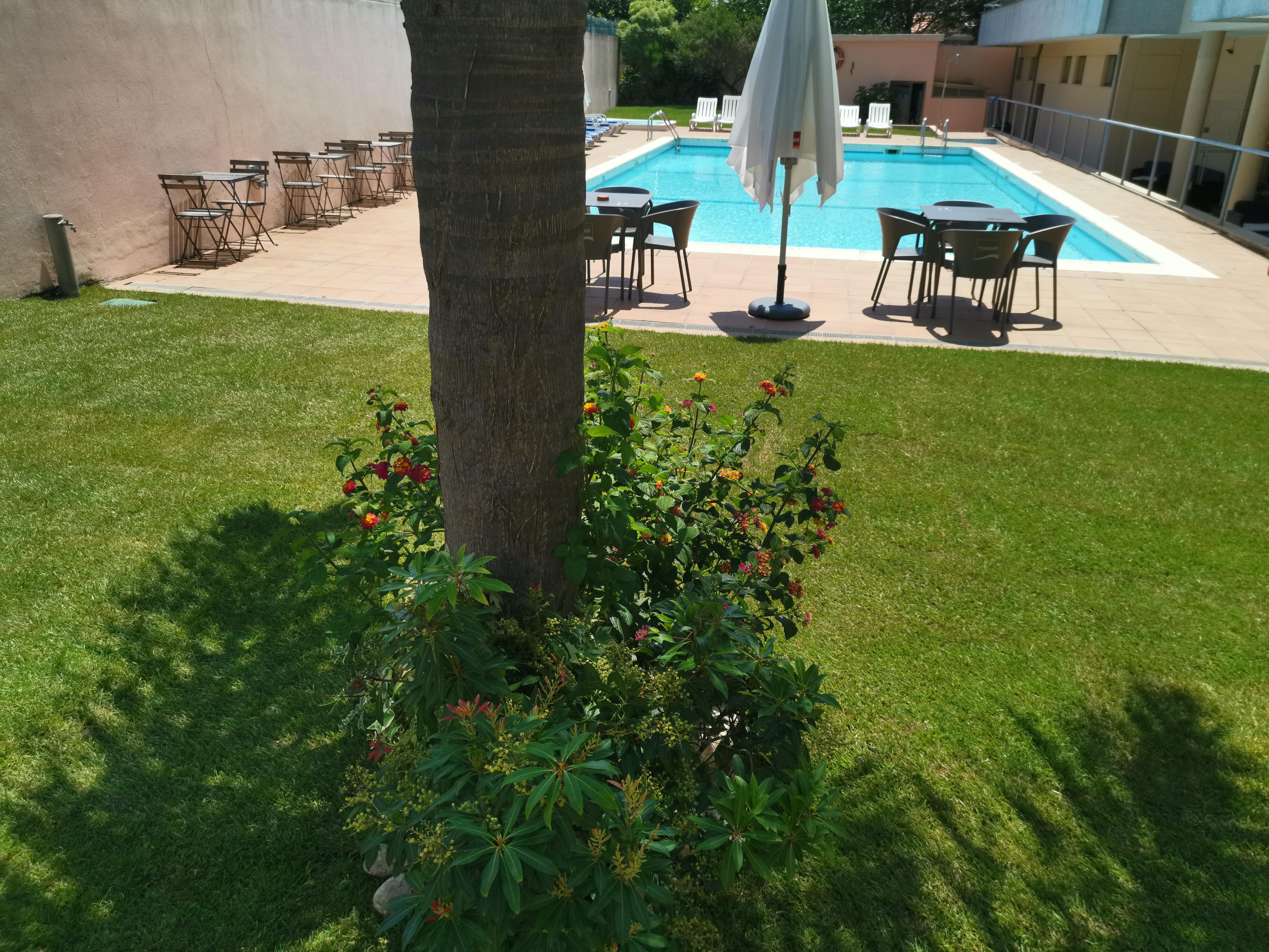 Hotel La Fontaine Езмориз Екстериор снимка