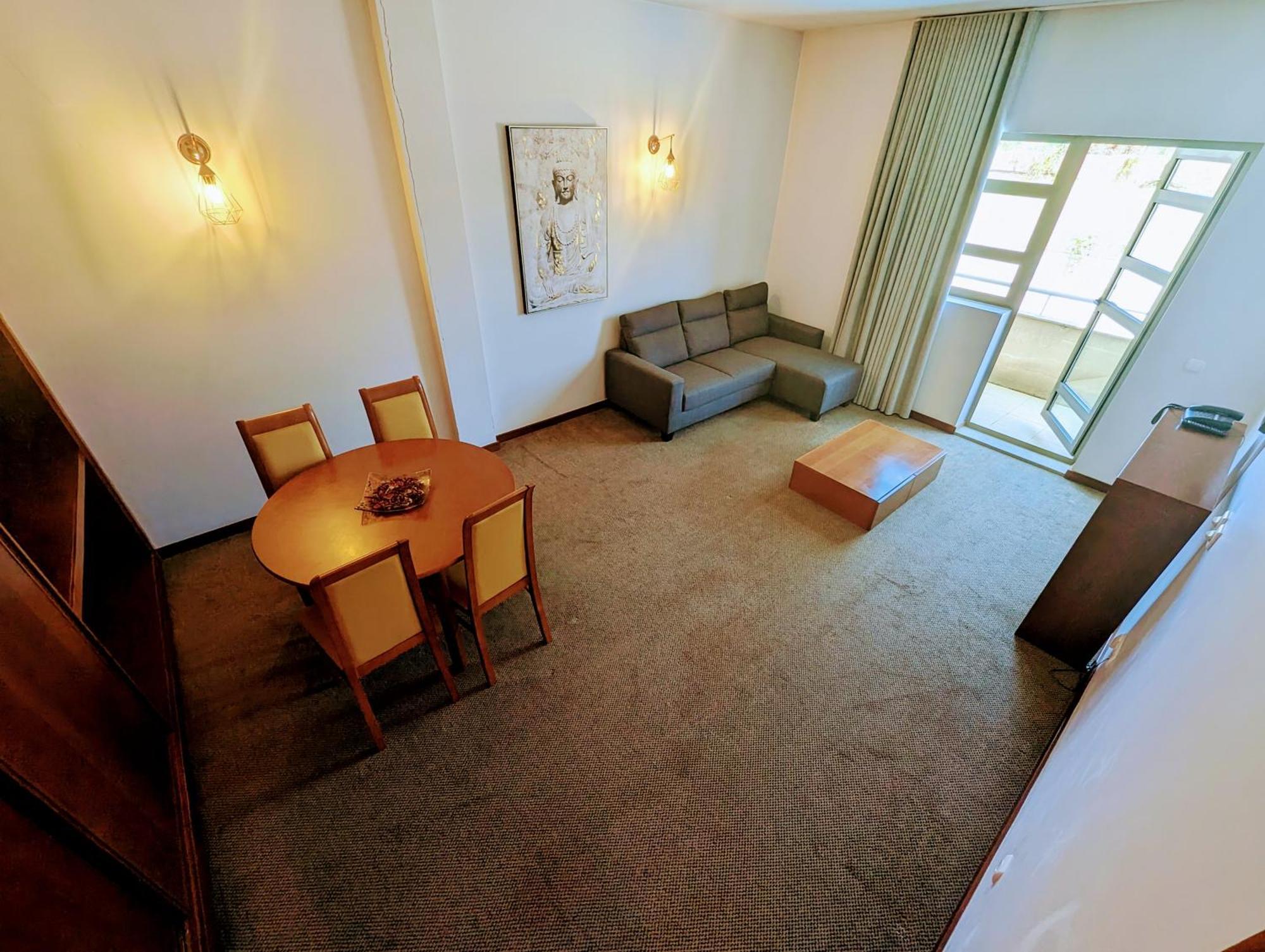 Hotel La Fontaine Езмориз Екстериор снимка