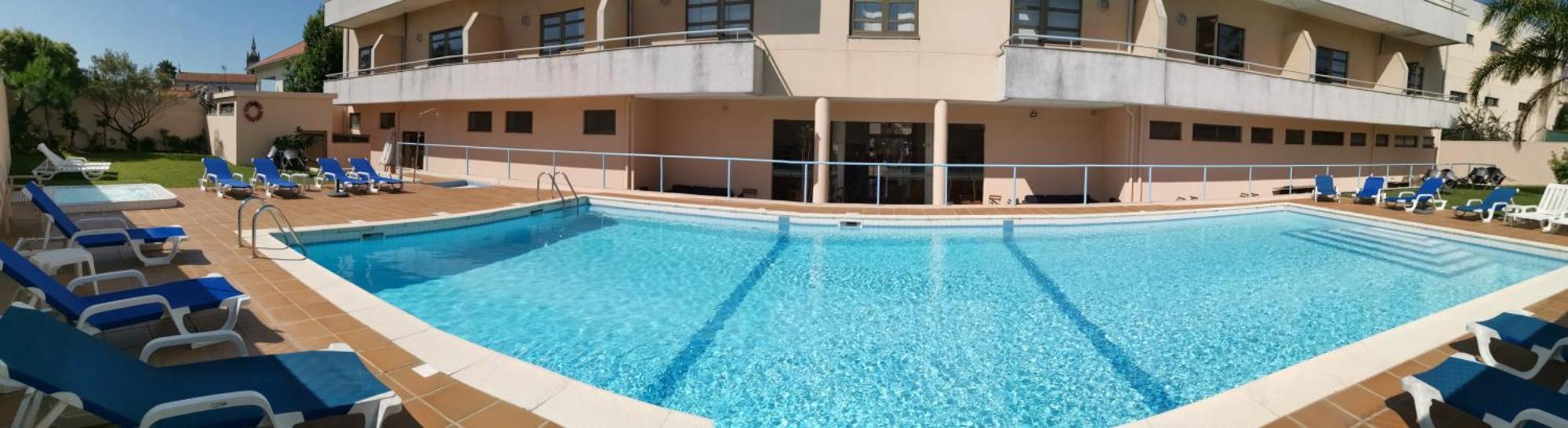 Hotel La Fontaine Езмориз Екстериор снимка