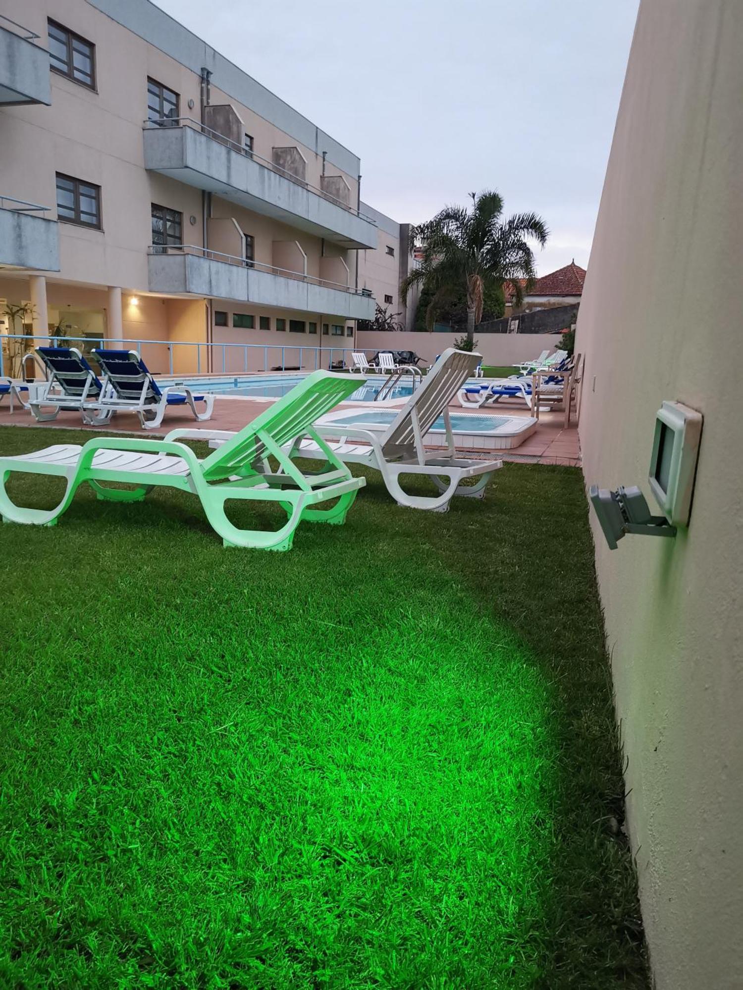 Hotel La Fontaine Езмориз Екстериор снимка