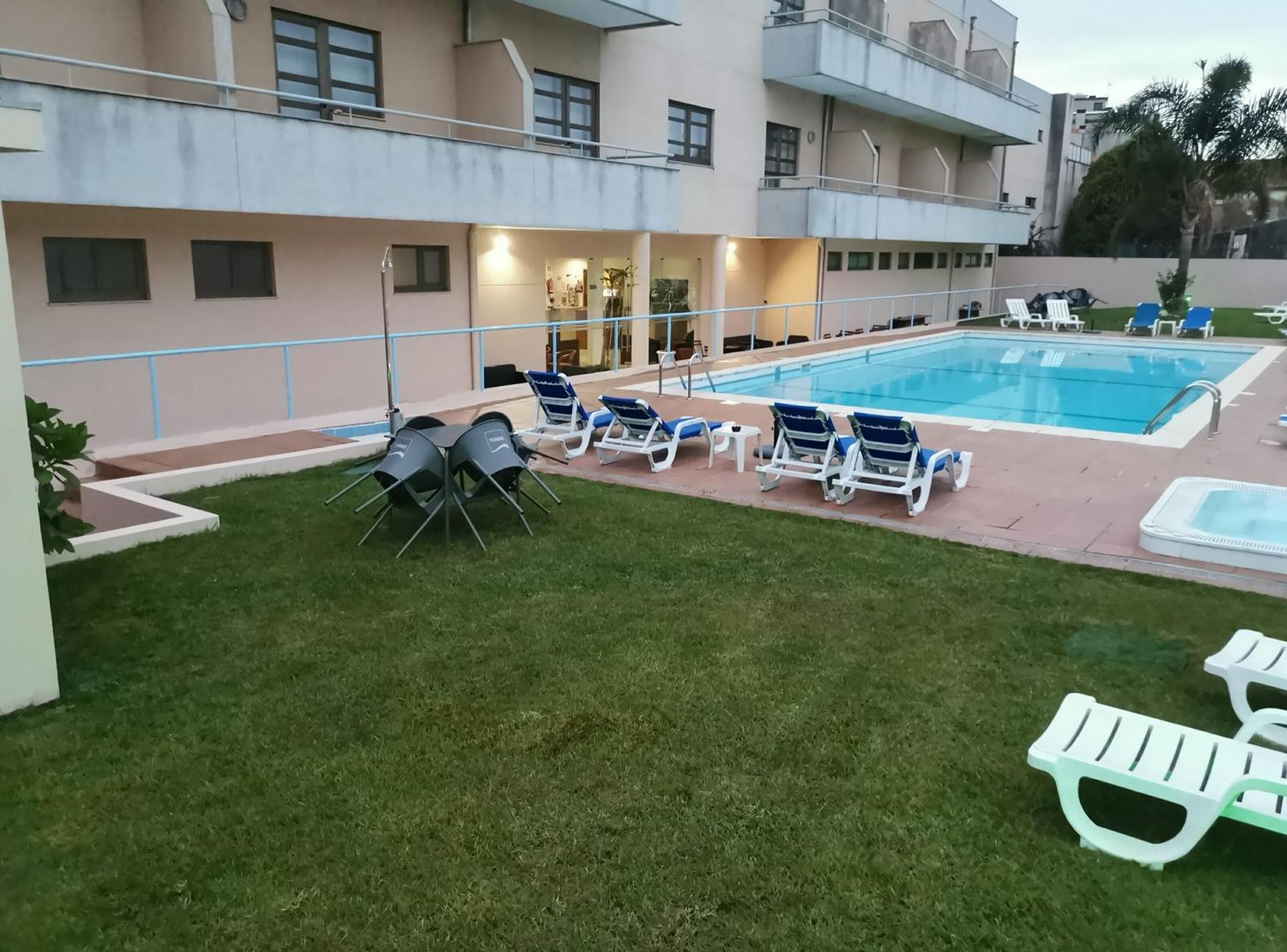 Hotel La Fontaine Езмориз Екстериор снимка