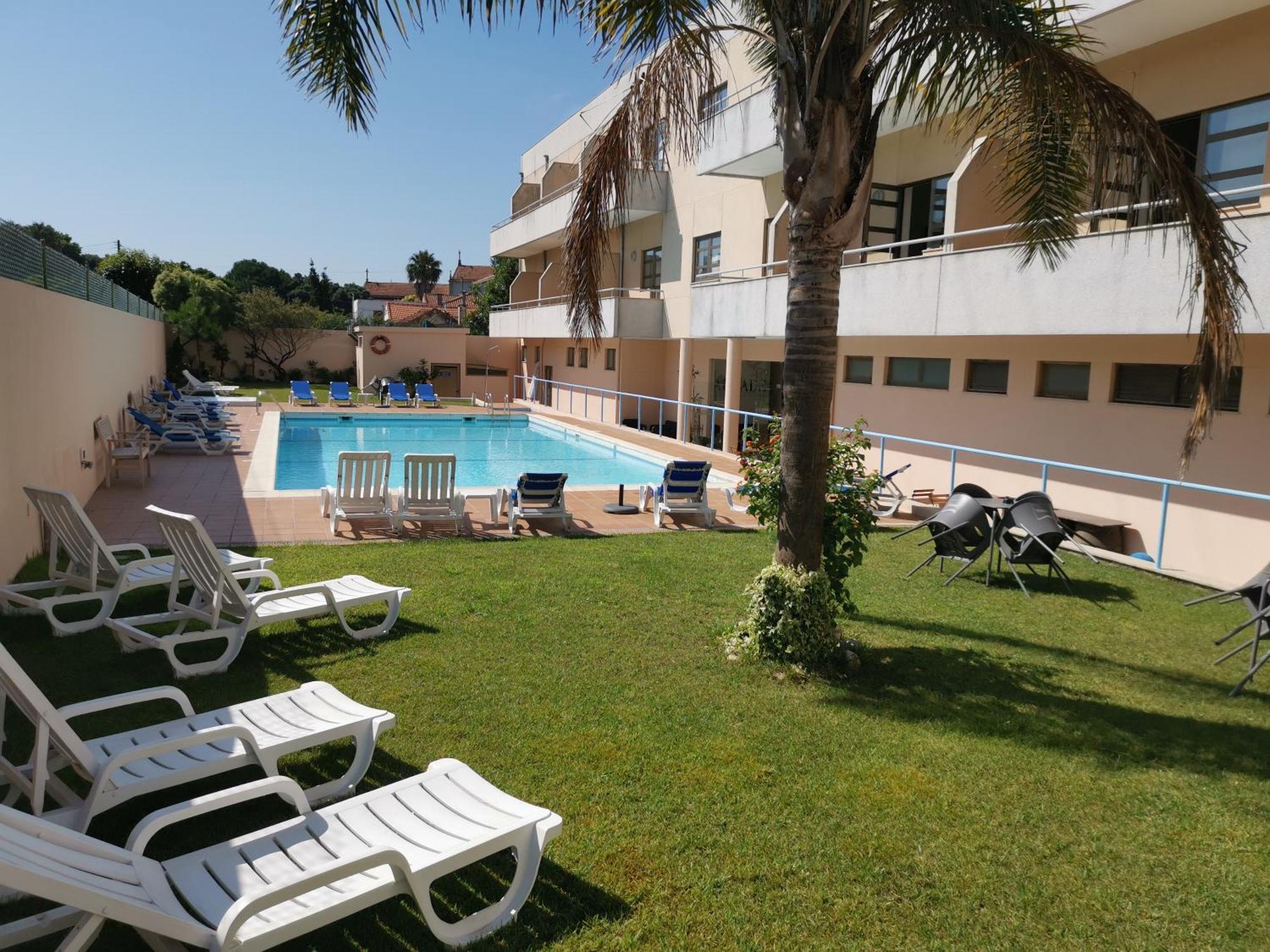 Hotel La Fontaine Езмориз Екстериор снимка