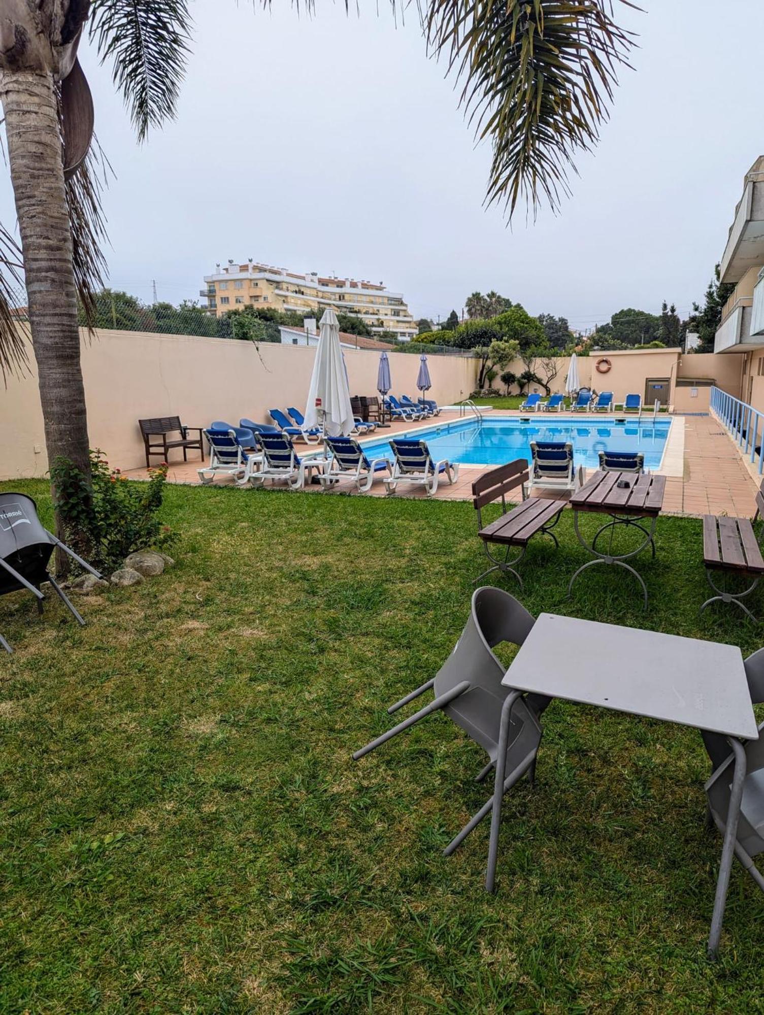 Hotel La Fontaine Езмориз Екстериор снимка